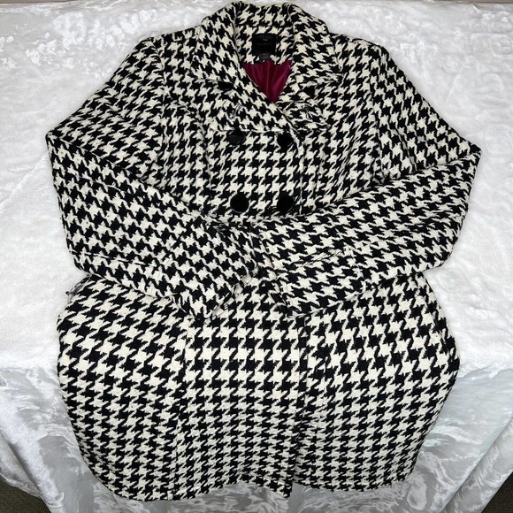 EUC Express Women's Black & White Houndstooth Plaid Wool Blend Lined Coat Size S - Picture 3 of 7